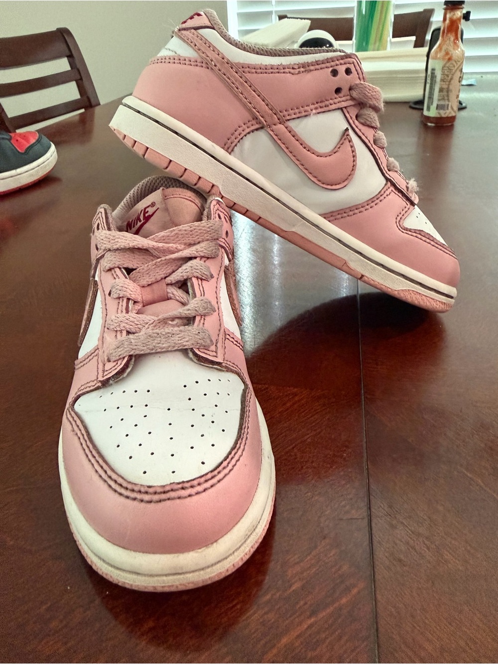 Nike Kids Low-Top Sneakers in Pink and White